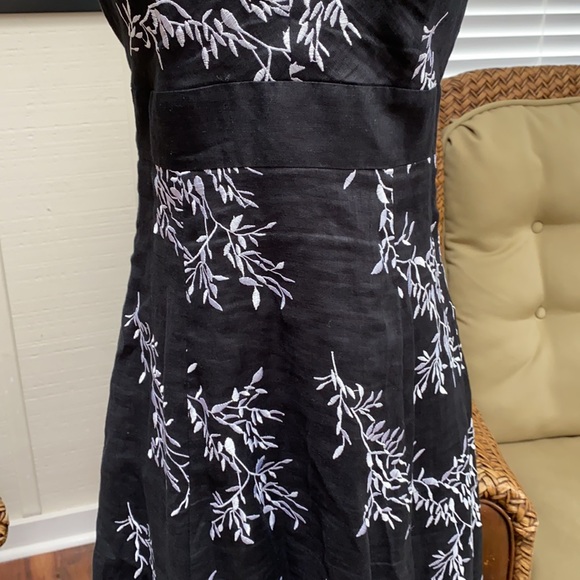 Sleeveless Black Embroidered dress 6 - Picture 3 of 13